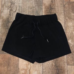 lululemon on the fly shorts *WOVEN